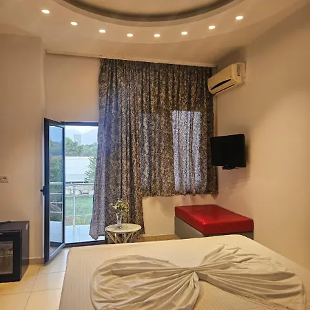 Hotel Golden Flower 3*